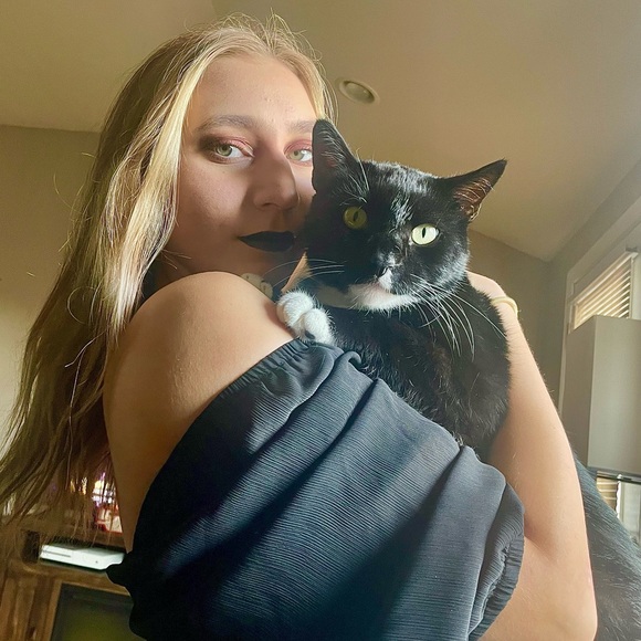 Meet your Posher, Azra - Picture 3 of 3